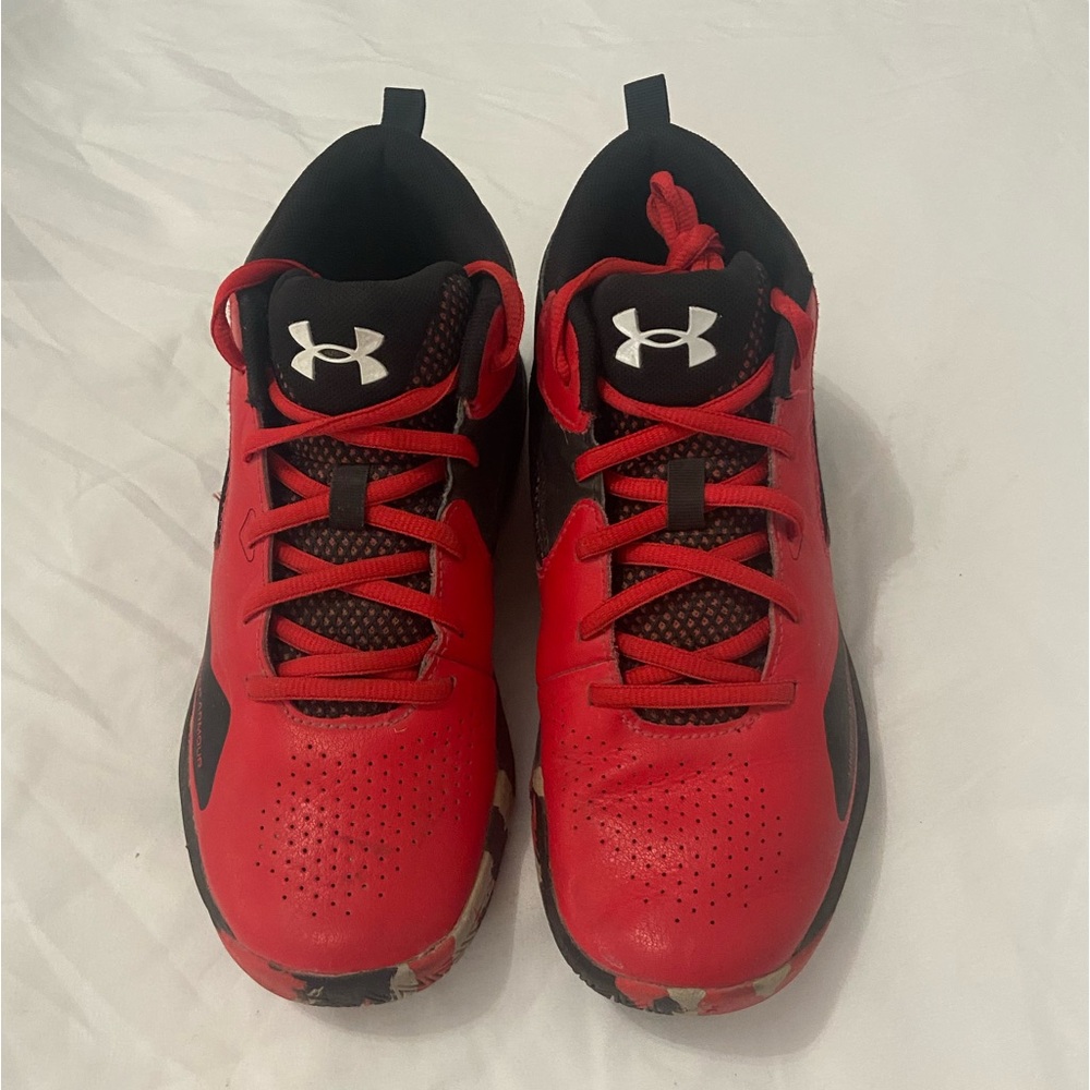 Boys Under Armour shoes size 5y